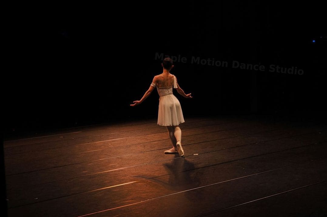 Hip-hop choreography and performance classes